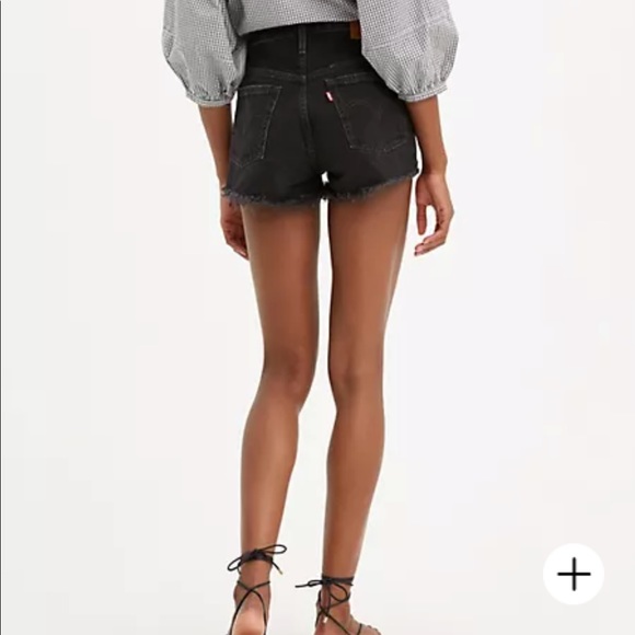 Women’s Levis shorts - Picture 5 of 6